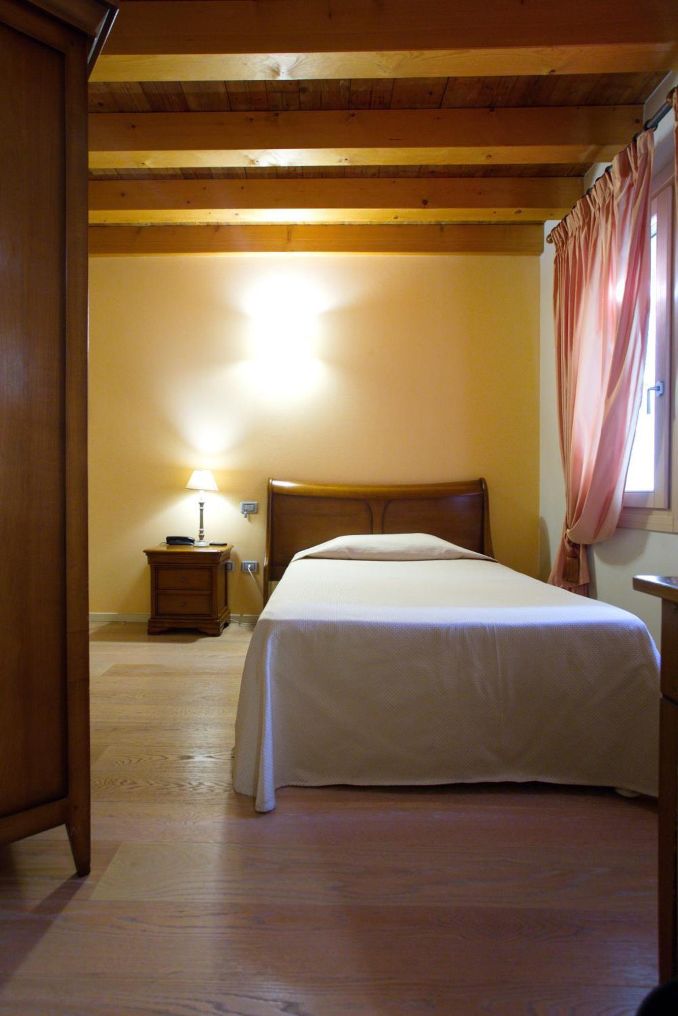 Hotel アーゾロ 部屋 写真